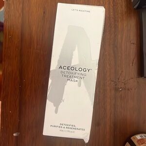Aceology Detoxifying Treatment Mask